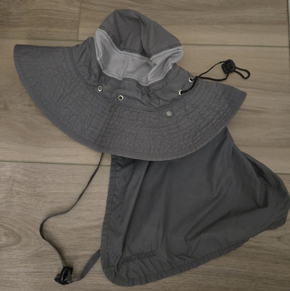 Arcteryx Gray Outdoor Sun Hat with Neck Protection! Unisex?
